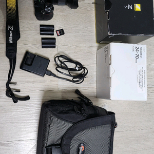 니콘 Z5 미러리스 카메라 24-70mm F4 렌즈 풀박스