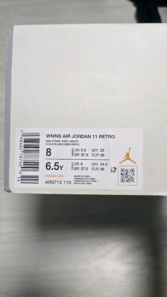 나이키 우먼스 에어 조던11 레트로 세일 펄 250mm 판매합니다 이미지