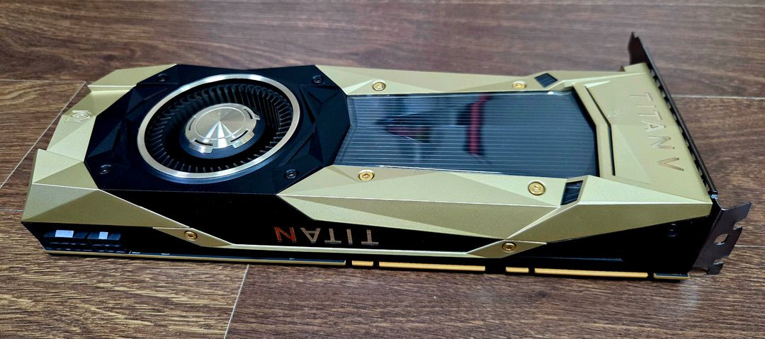 NVIDIA TITAN V 그래픽카드 이미지