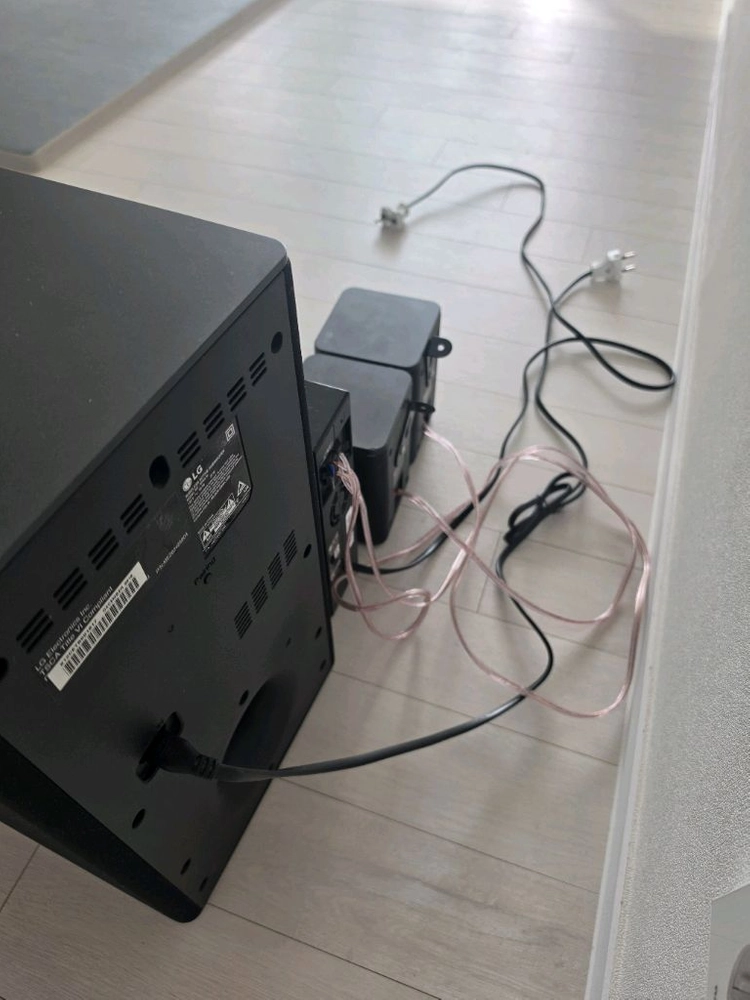 LG 메리디안 돌비애트모스 사운드바 풀세트 (SK10Y + SL5Y우퍼 + 리어 SPK8-S 포함) 이미지