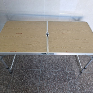 접이식 캠핑 테이블 이미지