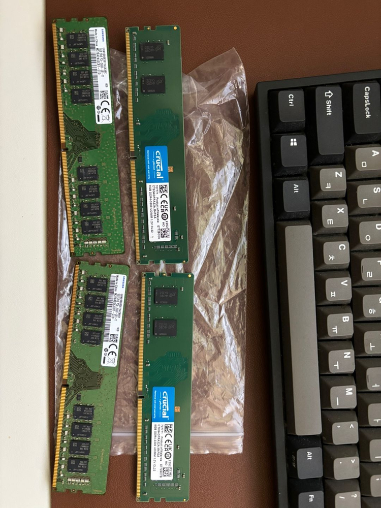 DDR4-3200 메모리 8GB Crucial , DDR4-2666V 메모리 16GB Samsung 이미지