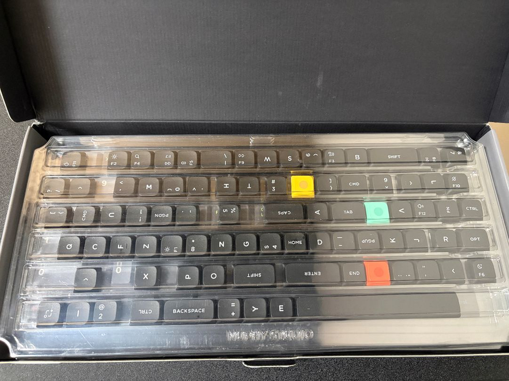 Nuphy Air75 V3 키보드 + 휴대용케이스 + 키캡세트 이미지