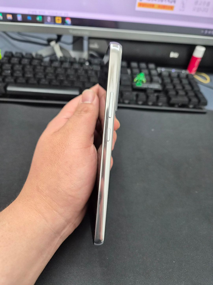 갤럭시 S22 플러스 화이트 256G 이미지