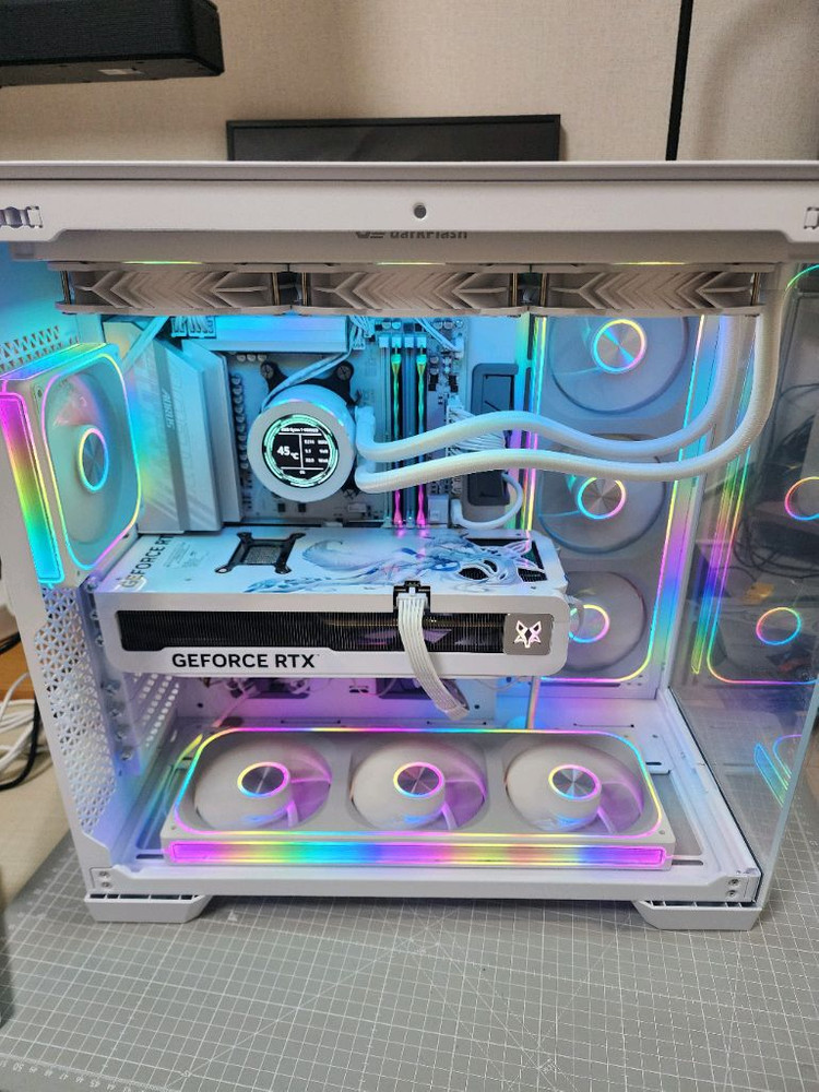 9800x3d RTX5080 p41 2tb 32G 화이트 고사양 컴퓨터 본체 이미지