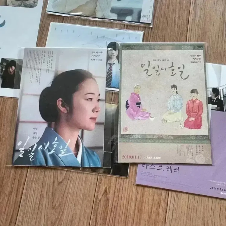 일일시호일 뱃지 패키지 소시민 제작 엽서 키키키린 쿠로키하루 일본 영화 이미지