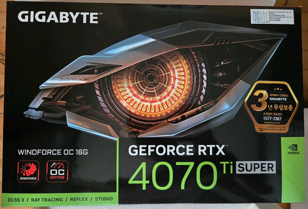 RTX 4070 Ti SUPER 그래픽카드 이미지