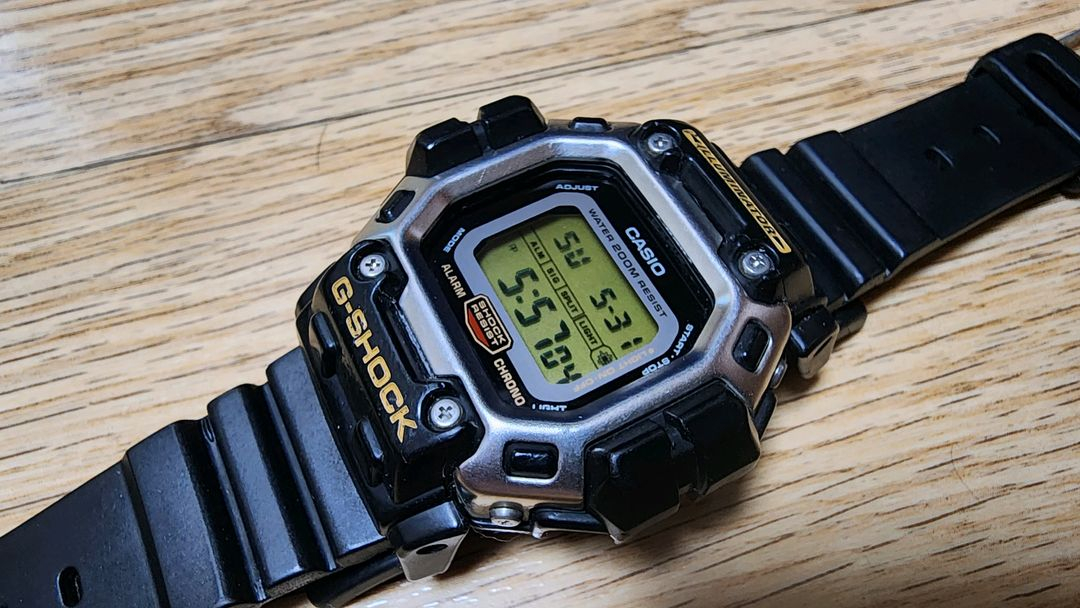 빈티지 카시오 지샥 DW-8300 건담 (베젤 열화) 이미지
