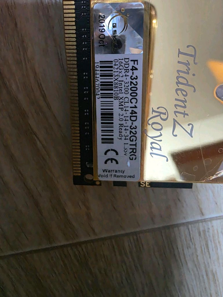 지스킬 DDR4 3200 14D TridentZ Royal 16GX2 32GB 이미지