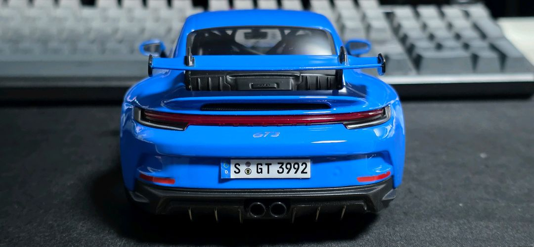 1:18 1/18 마이스토 포르쉐 992 GT3 블루 다이캐스트 판매합니다. 이미지