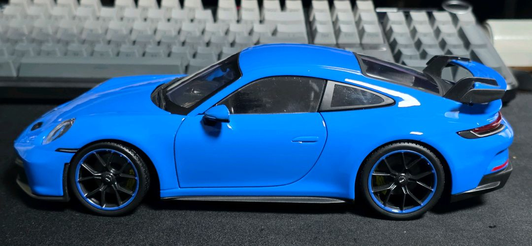 1:18 1/18 마이스토 포르쉐 992 GT3 블루 다이캐스트 판매합니다. 이미지
