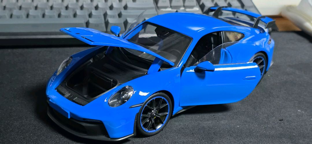 1:18 1/18 마이스토 포르쉐 992 GT3 블루 다이캐스트 판매합니다. 이미지