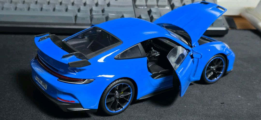 1:18 1/18 마이스토 포르쉐 992 GT3 블루 다이캐스트 판매합니다. 이미지