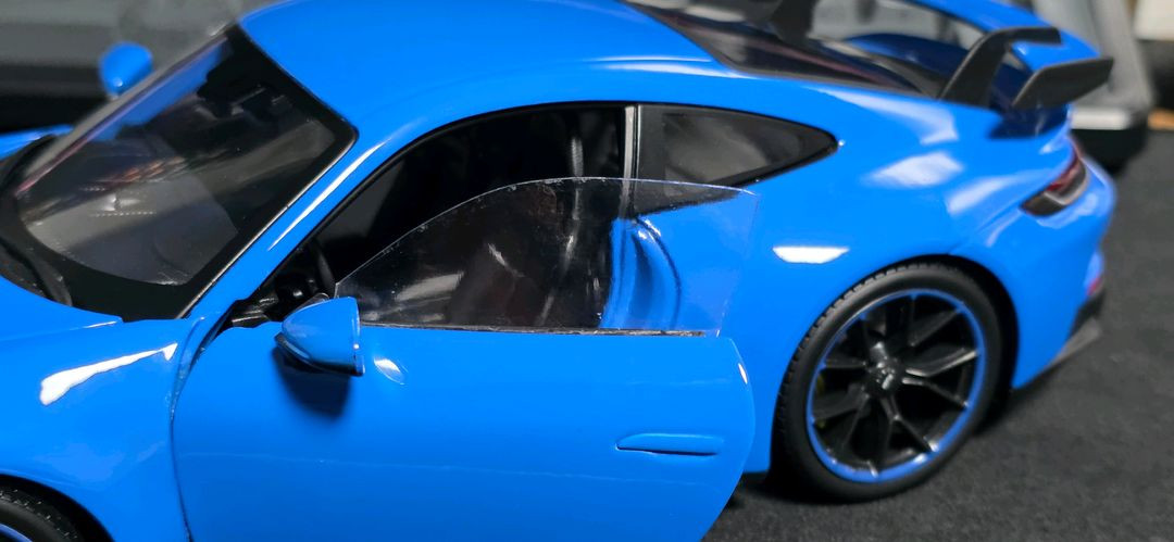 1:18 1/18 마이스토 포르쉐 992 GT3 블루 다이캐스트 판매합니다. 이미지