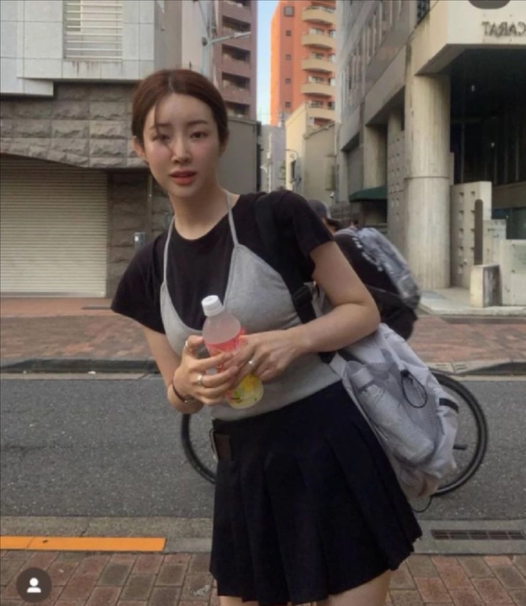 익스트림캐시미어 홀터넥 니트 탑 르플레인 차정 원 착용 이미지