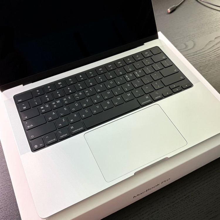 애플 m5pro 맥북프로 14인치 24gb 1tb ssd 맥북 이미지