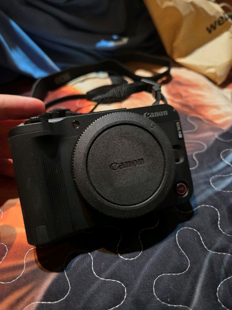 캐논 r50v+rf45f1.2 렌즈 판매합니다. 이미지