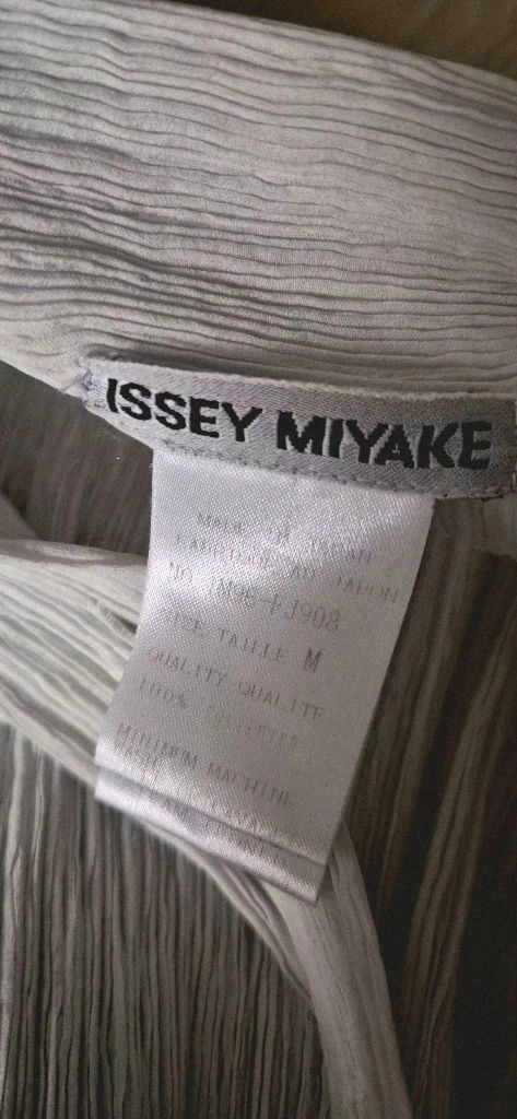 이세이미야케 ISSEYMIYAKE 플리츠플리즈 해칭플리츠 셔츠 블라우스 이미지