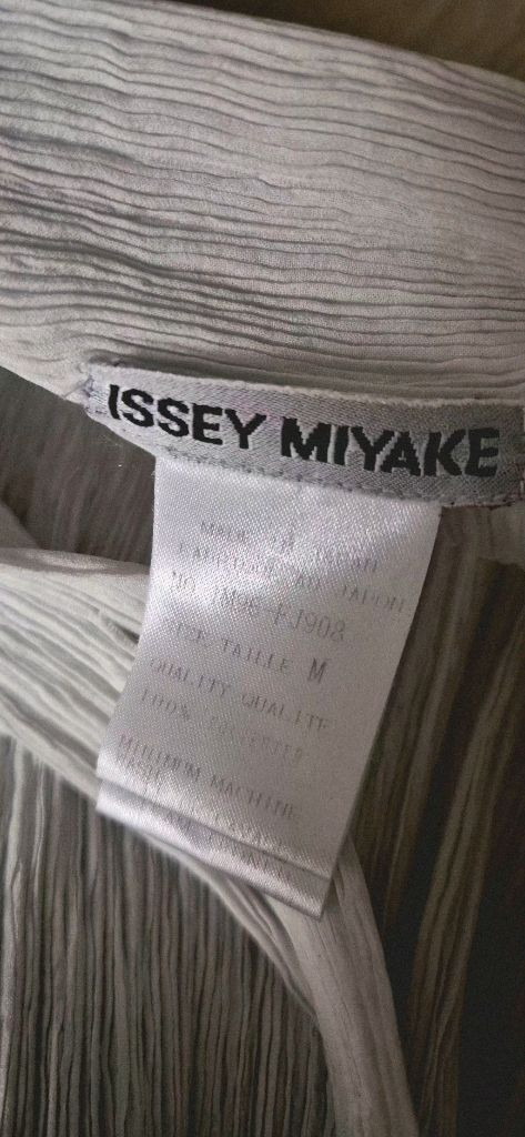이세이미야케 ISSEYMIYAKE 플리츠플리즈 해칭플리츠 셔츠 블라우스 이미지