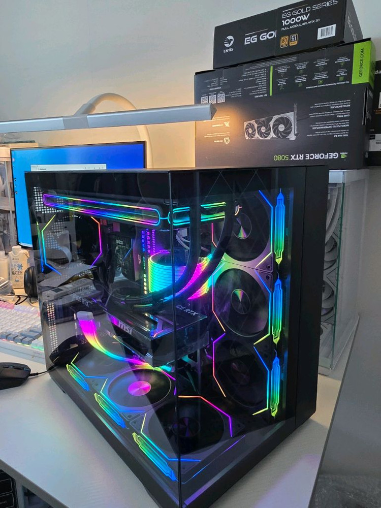 라이젠7 9800X3D RTX5080 고사양 본체 팝니다 이미지