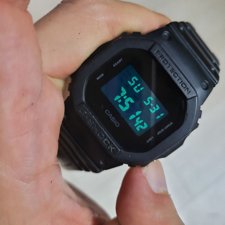정품 카시오 지샥 G-SHOCK DW-5600BB 이미지
