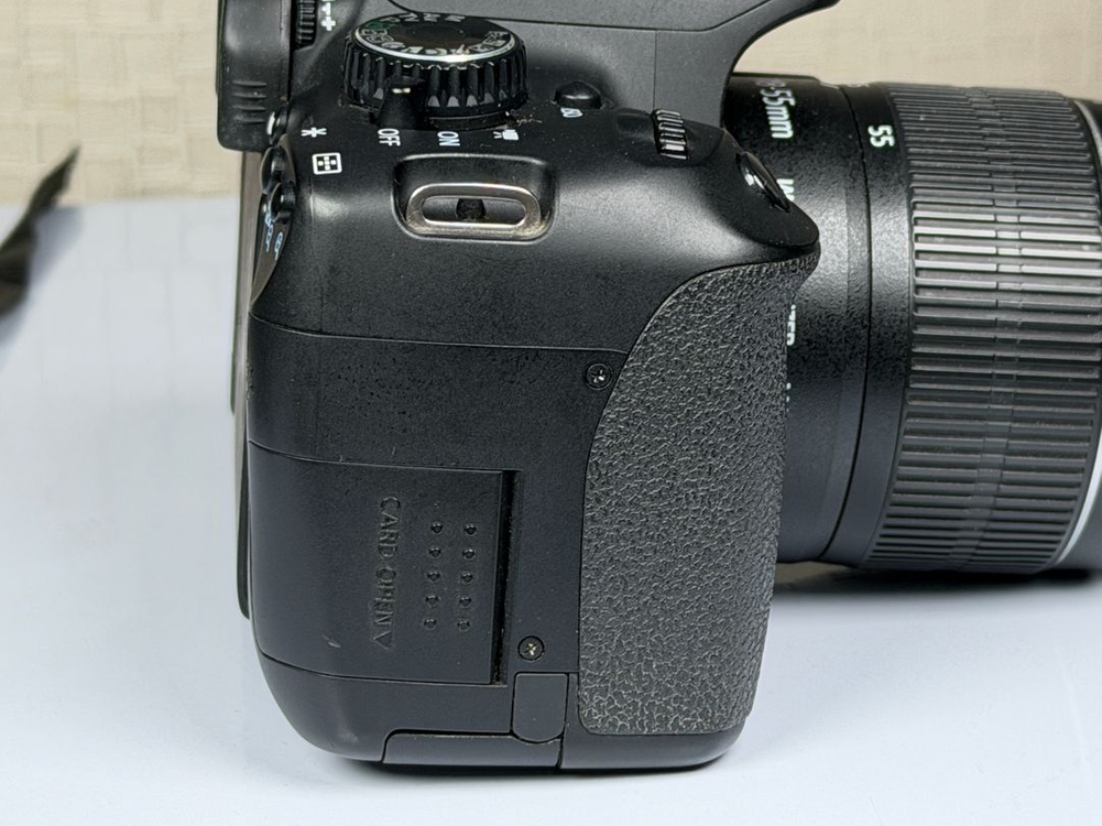 캐논 EOS 650D DSLR 카메라 이미지