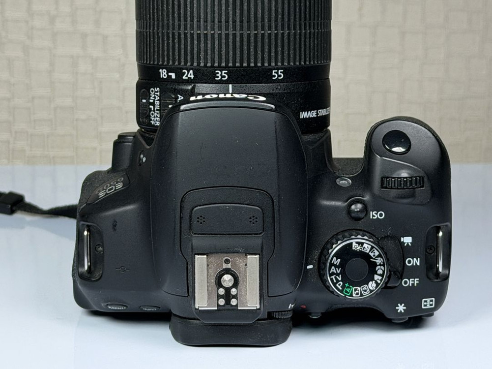 캐논 EOS 650D DSLR 카메라 이미지