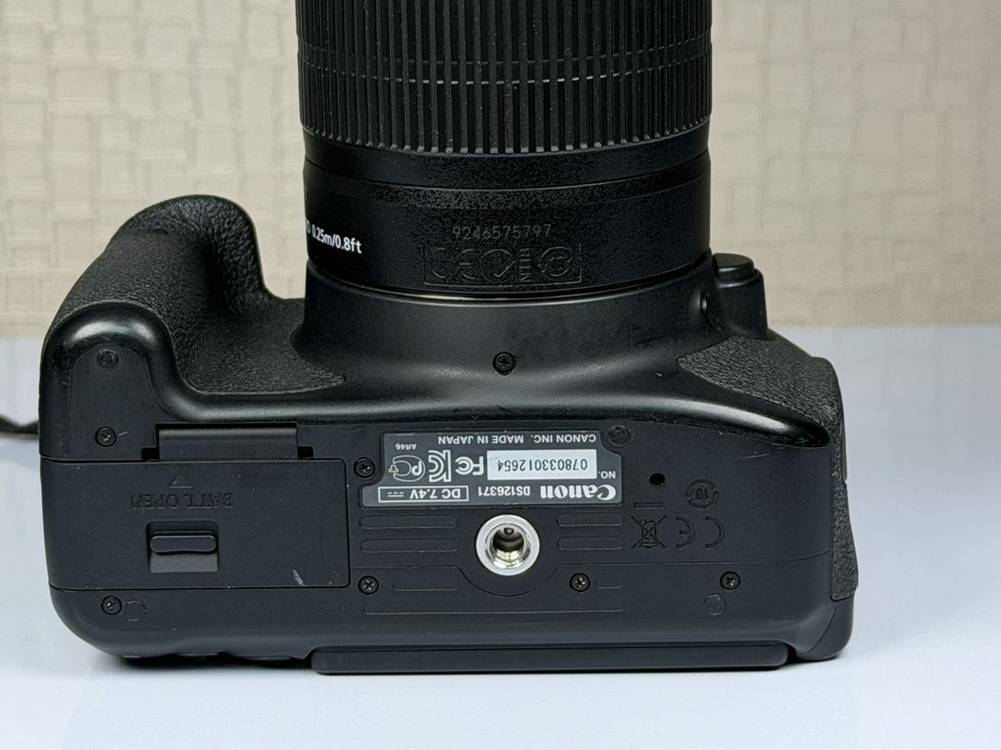 캐논 EOS 650D DSLR 카메라 이미지