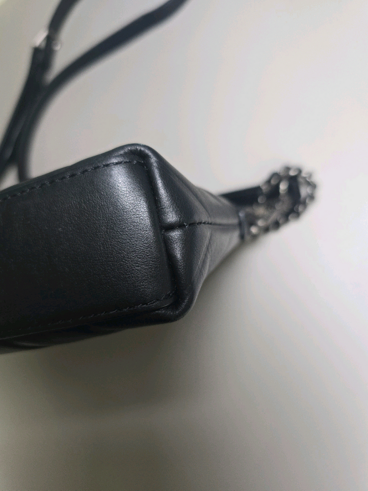 루즈앤라운지 가죽 크로스백 블랙 이미지