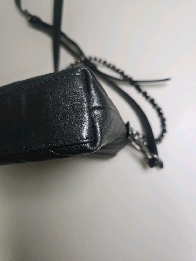 루즈앤라운지 가죽 크로스백 블랙 이미지