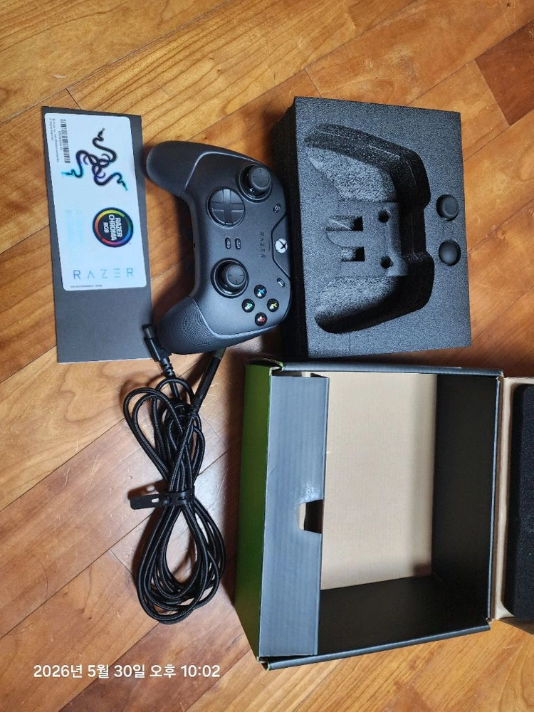 레이저 울버린 V2 크로마 Xbox 컨트롤러 이미지