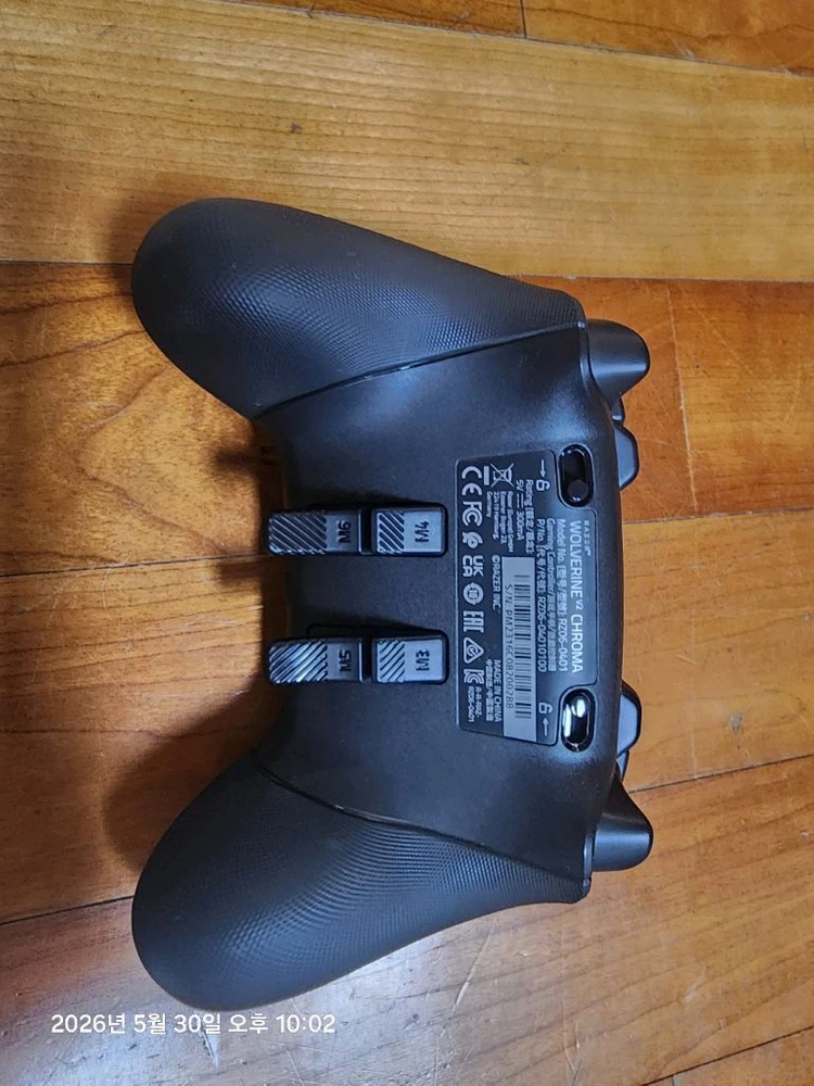 레이저 울버린 V2 크로마 Xbox 컨트롤러 이미지
