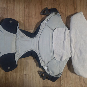 스토케 아기띠 stokke 팝니다. 남색 이미지
