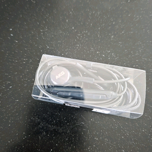 삼성 akg 이어폰 3.5단자 팝니다.정품 이미지