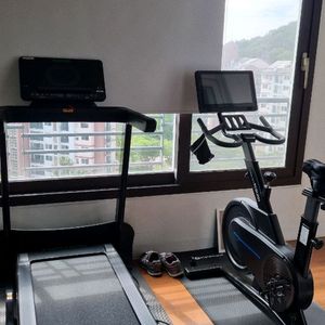 툰투리 런닝머신 과 실내 싸이클 리본 이미지