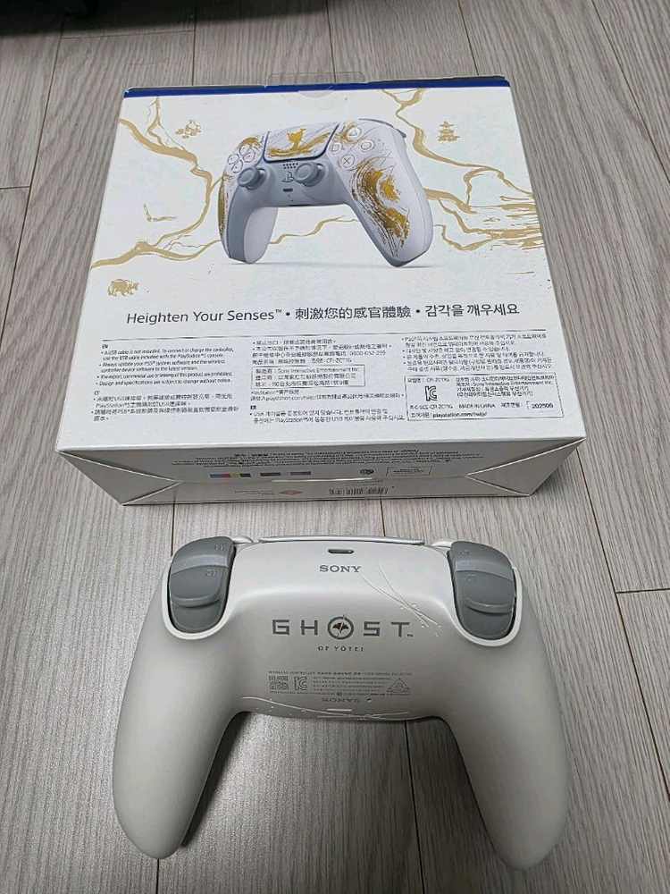 PS5 고스트오브요테이 듀얼센스 이미지