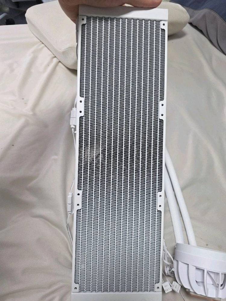 ARCTIC 420 ARGB 화이트 수냉쿨러 이미지