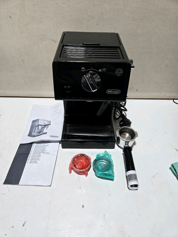 드롱기(DeLonghi) ECP31.21 반자동 에스프레소 커피 머신 블랙 모델 이미지