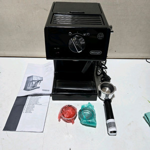 드롱기(DeLonghi) ECP31.21 반자동 에스프레소 커피 머신 블랙 모델 이미지