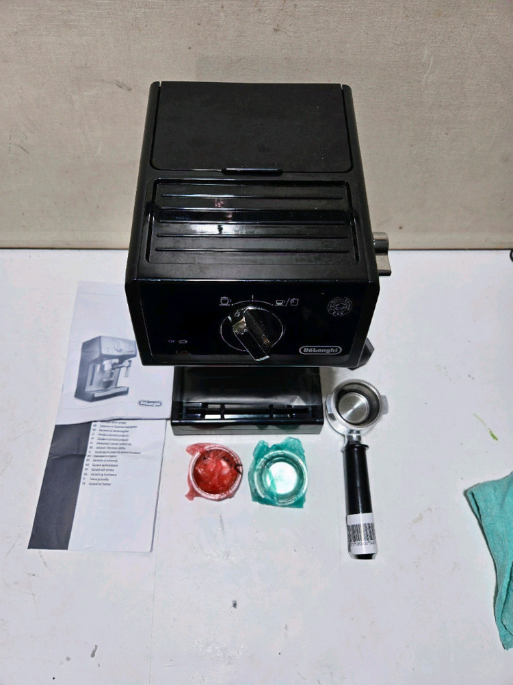 드롱기(DeLonghi) ECP31.21 반자동 에스프레소 커피 머신 블랙 모델 이미지