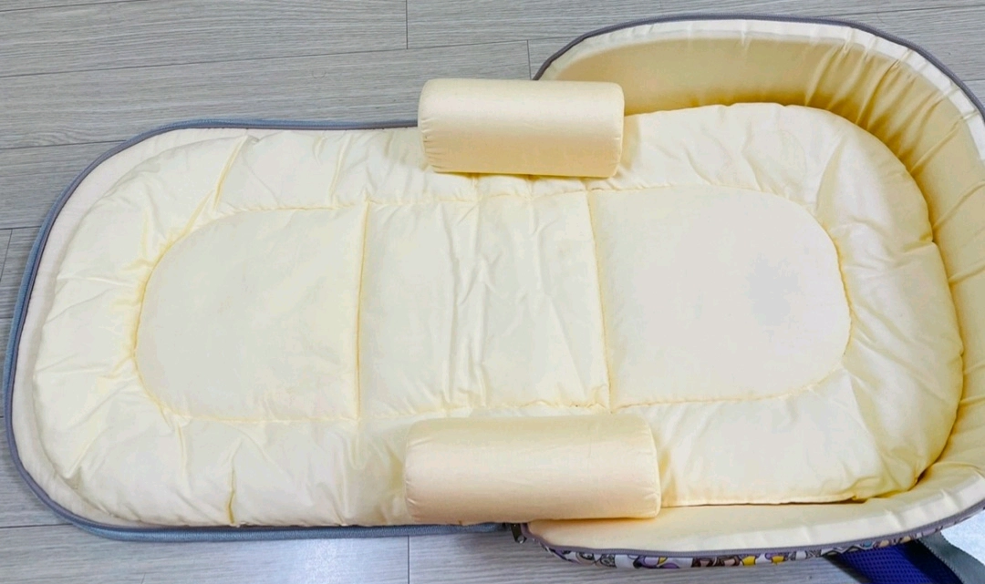 누보 휴대용 아기침대 겸 기저귀 갈이대 이미지