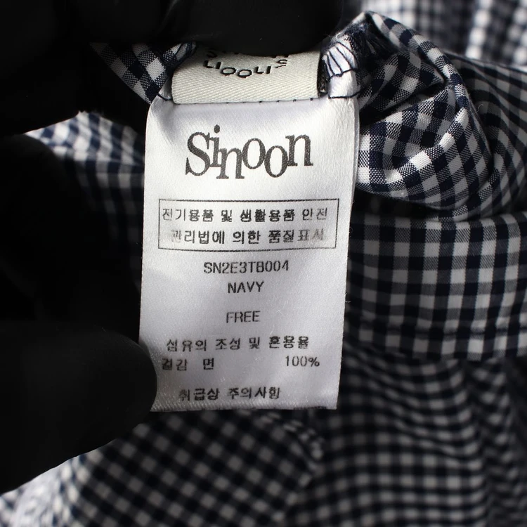 시눈 24FW 빅 리본 타이 코튼 블라우스 네이비 이미지
