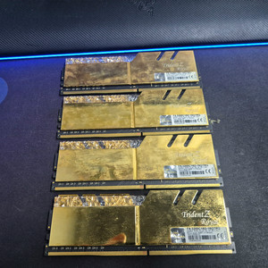 지스킬 ROYAL GOLD DDR4 3200 32GB 팝니다 이미지
