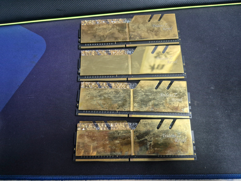 지스킬 ROYAL GOLD DDR4 3200 32GB 팝니다 이미지