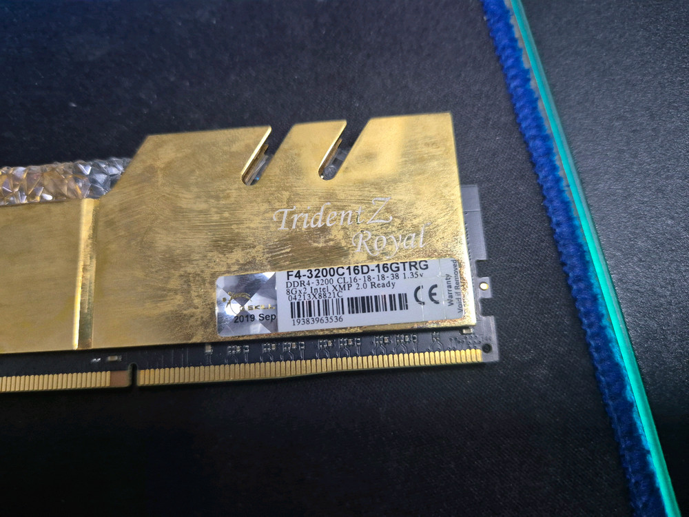 지스킬 ROYAL GOLD DDR4 3200 32GB 팝니다 이미지