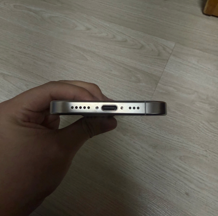 아이폰 16 프로 내추럴 티타늄 256GB 이미지