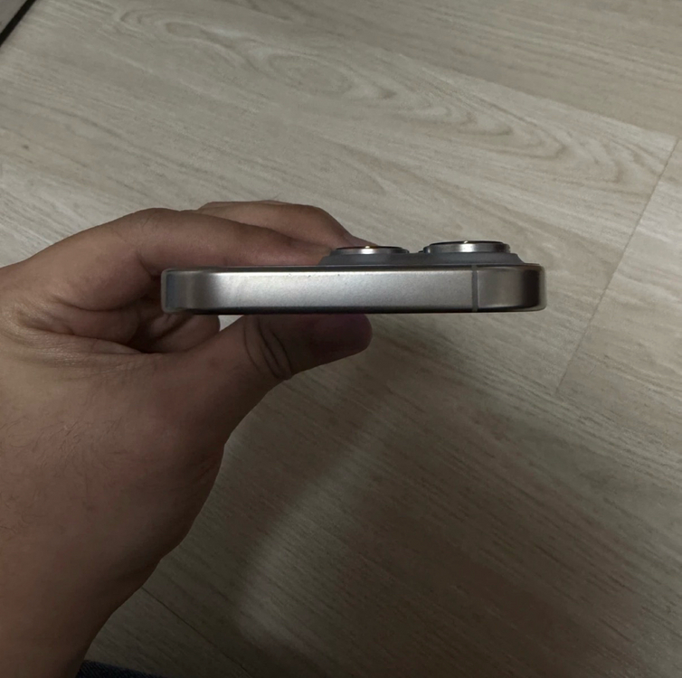 아이폰 16 프로 내추럴 티타늄 256GB 이미지
