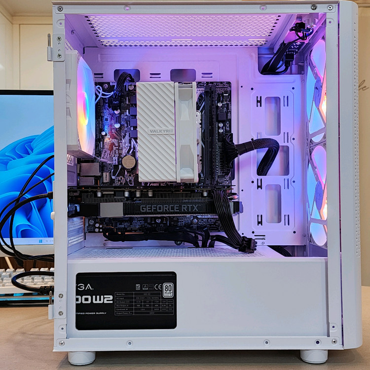 (S급)라이젠5-3600+RTX2060슈퍼+램16GB+m.2 256GB 게임용 화이트 컴퓨터본체 이미지