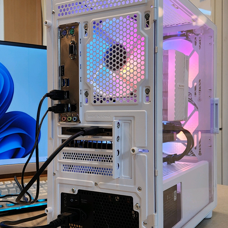 (S급)라이젠5-3600+RTX2060슈퍼+램16GB+m.2 256GB 게임용 화이트 컴퓨터본체 이미지