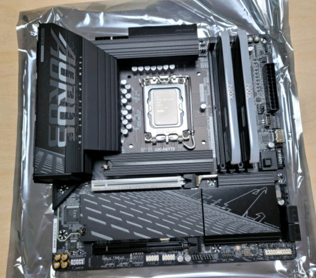 삼성 DDR5 5600 8GB 2개 기가바이트 메인보드 판매 합니다 이미지